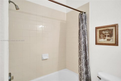 Townhouse in Miami, Florida 3 bedrooms, 127.09 sq.m. № 1823494 - photo 20