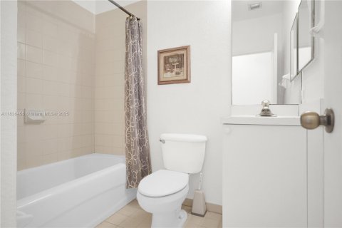 Townhouse in Miami, Florida 3 bedrooms, 127.09 sq.m. № 1823494 - photo 16