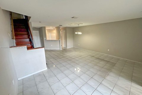 Adosado en venta en Miami, Florida, 2 dormitorios, 108.7 m2 № 1750336 - foto 5
