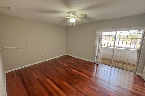 Adosado en venta en Miami, Florida, 2 dormitorios, 108.7 m2 № 1750336 - foto 20