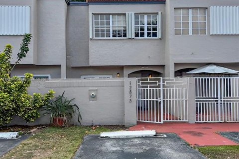 Adosado en venta en Miami, Florida, 2 dormitorios, 108.7 m2 № 1750336 - foto 1