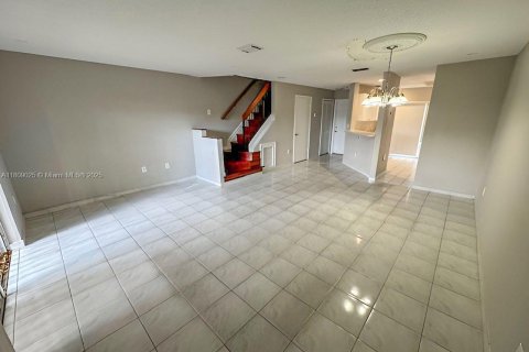 Adosado en venta en Miami, Florida, 2 dormitorios, 108.7 m2 № 1750336 - foto 6