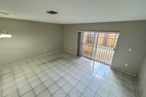 Adosado en venta en Miami, Florida, 2 dormitorios, 108.7 m2 № 1750336 - foto 24
