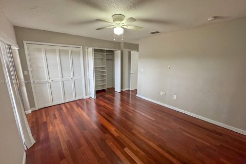 Adosado en venta en Miami, Florida, 2 dormitorios, 108.7 m2 № 1750336 - foto 22