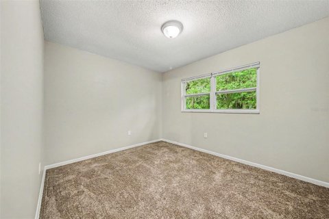 House in Leesburg, Florida 3 bedrooms, 135.08 sq.m. № 2393601 - photo 8
