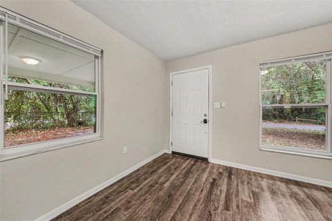 House in Leesburg, Florida 3 bedrooms, 135.08 sq.m. № 2393601 - photo 7