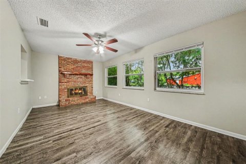 House in Leesburg, Florida 3 bedrooms, 135.08 sq.m. № 2393601 - photo 3