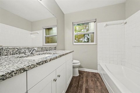House in Leesburg, Florida 3 bedrooms, 135.08 sq.m. № 2393601 - photo 13