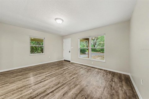 House in Leesburg, Florida 3 bedrooms, 135.08 sq.m. № 2393601 - photo 6