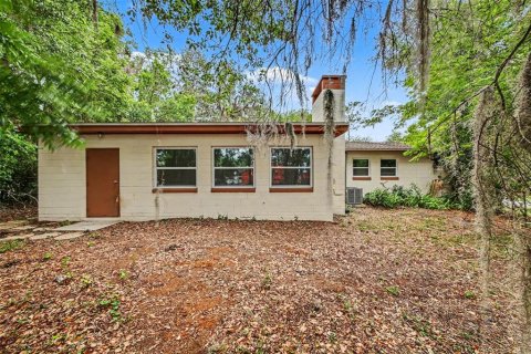 House in Leesburg, Florida 3 bedrooms, 135.08 sq.m. № 2393601 - photo 15