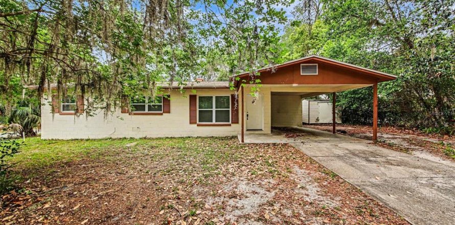 House in Leesburg, Florida 3 bedrooms, 135.08 sq.m. № 2393601