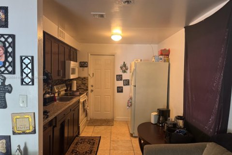 House in Opa-locka, Florida 2 bedrooms, 55.18 sq.m. № 1882108 - photo 7
