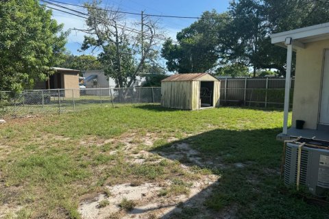 House in Opa-locka, Florida 2 bedrooms, 55.18 sq.m. № 1882108 - photo 13