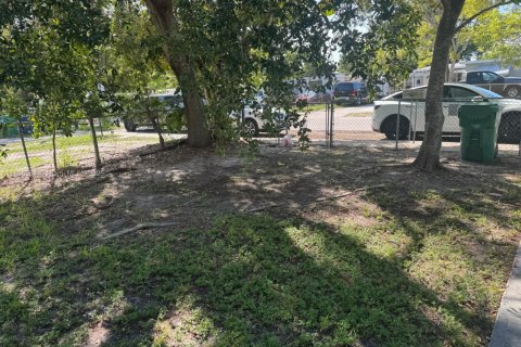 House in Opa-locka, Florida 2 bedrooms, 55.18 sq.m. № 1882108 - photo 14
