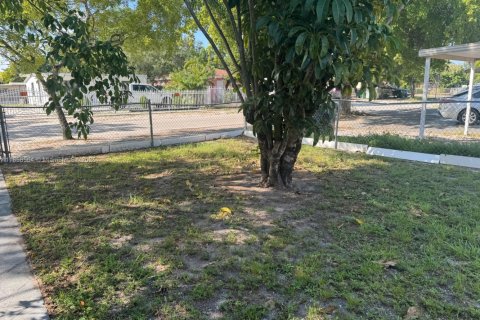 House in Opa-locka, Florida 2 bedrooms, 55.18 sq.m. № 1882108 - photo 18