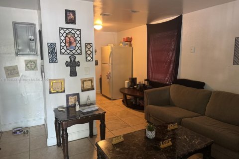 House in Opa-locka, Florida 2 bedrooms, 55.18 sq.m. № 1882108 - photo 16