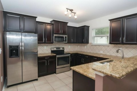 Casa en venta en Leesburg, Florida, 3 dormitorios, 174.19 m2 № 2094874 - foto 2