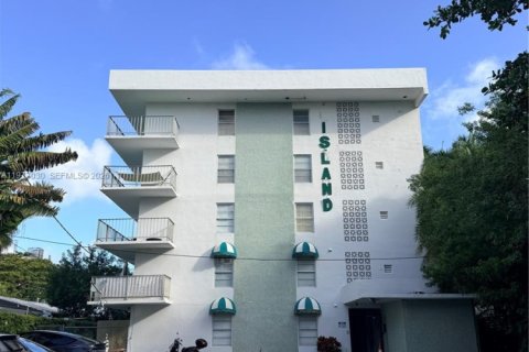 Apartment in Miami Beach, Florida 1 bedroom, 84.54 sq.m. № 2041024