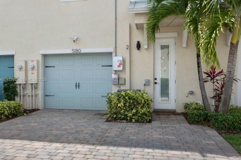 Touwnhouse à louer à Hollywood, Floride: 3 chambres, 132.01 m2 № 1992823 - photo 3