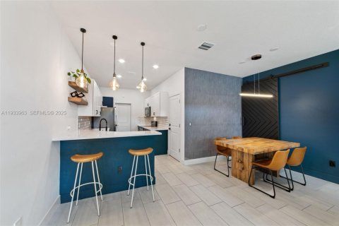 Touwnhouse à louer à Hollywood, Floride: 3 chambres, 132.01 m2 № 1992823 - photo 16