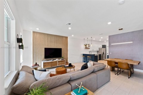 Touwnhouse à louer à Hollywood, Floride: 3 chambres, 132.01 m2 № 1992823 - photo 8