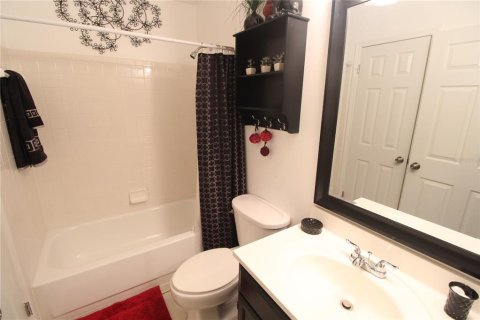 Condo in Sarasota, Florida, 2 bedrooms  № 2198643 - photo 10