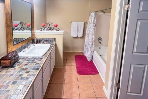 Condo in Sarasota, Florida, 2 bedrooms  № 2198643 - photo 8