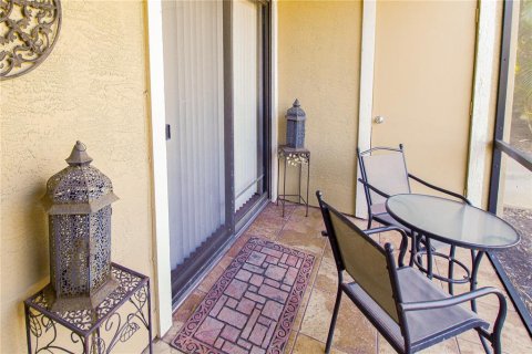Condo in Sarasota, Florida, 2 bedrooms  № 2198643 - photo 12