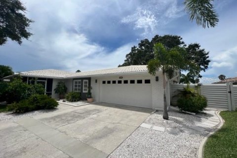 Villa ou maison à louer à Sarasota, Floride: 2 chambres, 139.17 m2 № 2347858 - photo 4