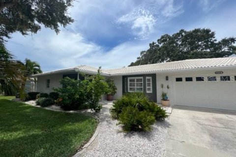 Villa ou maison à louer à Sarasota, Floride: 2 chambres, 139.17 m2 № 2347858 - photo 3