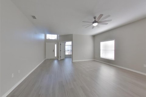 House in Orlando, Florida 4 bedrooms, 160.54 sq.m. № 1911545 - photo 2