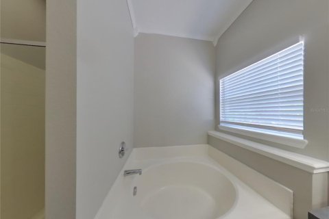 House in Orlando, Florida 4 bedrooms, 160.54 sq.m. № 1911545 - photo 9