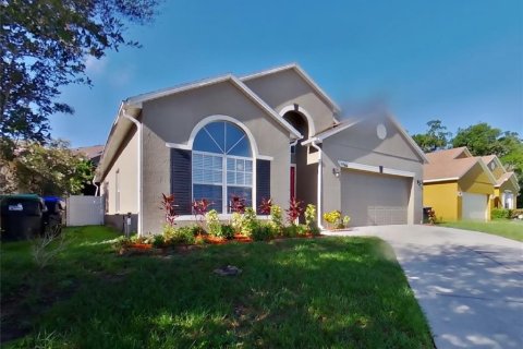 House in Orlando, Florida 4 bedrooms, 160.54 sq.m. № 1911545 - photo 1