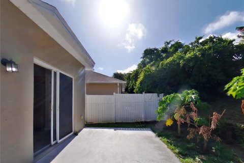 House in Orlando, Florida 4 bedrooms, 160.54 sq.m. № 1911545 - photo 16