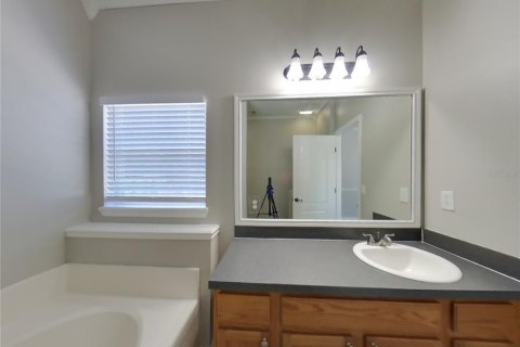 House in Orlando, Florida 4 bedrooms, 160.54 sq.m. № 1911545 - photo 8