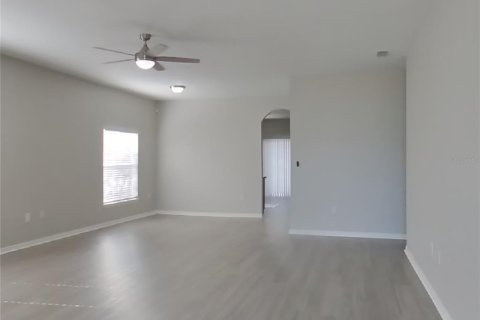 House in Orlando, Florida 4 bedrooms, 160.54 sq.m. № 1911545 - photo 3