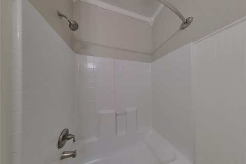 House in Orlando, Florida 4 bedrooms, 160.54 sq.m. № 1911545 - photo 14