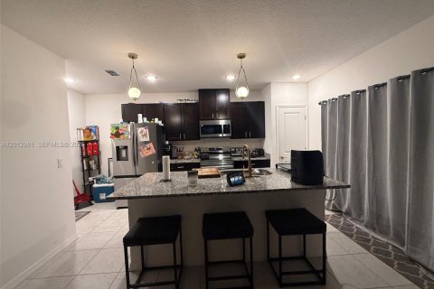 Casa en alquiler en Port St. Lucie, Florida, 4 dormitorios, 242.47 m2 № 2075724 - foto 3
