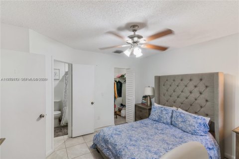 Condominio en alquiler en Hialeah, Florida, 1 dormitorio, 68.28 m2 № 2008298 - foto 11