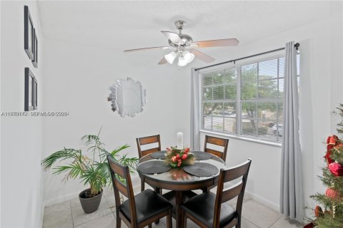 Condominio en alquiler en Hialeah, Florida, 1 dormitorio, 68.28 m2 № 2008298 - foto 8