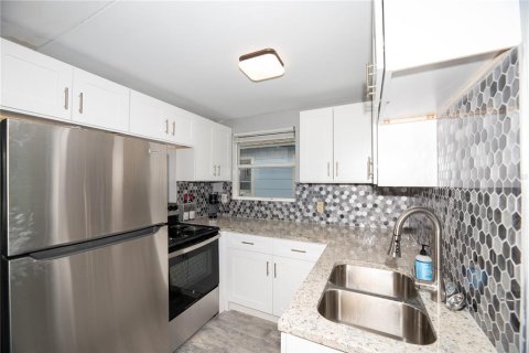 Casa en venta en Madeira Beach, Florida, 3 dormitorios, 200.67 m2 № 1535690 - foto 9