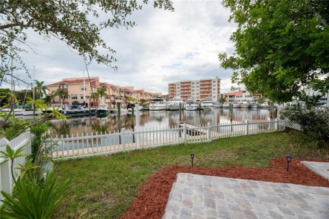 Casa en venta en Madeira Beach, Florida, 3 dormitorios, 200.67 m2 № 1535690 - foto 13