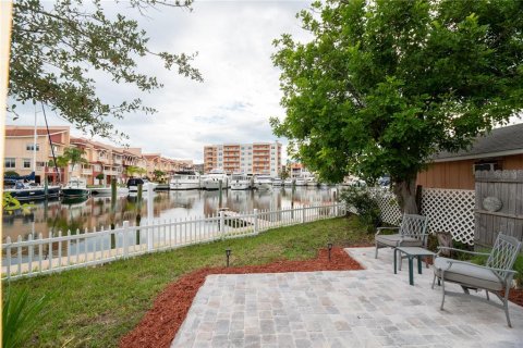 Casa en venta en Madeira Beach, Florida, 3 dormitorios, 200.67 m2 № 1535690 - foto 12