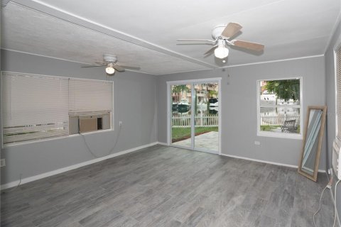 Casa en venta en Madeira Beach, Florida, 3 dormitorios, 200.67 m2 № 1535690 - foto 11