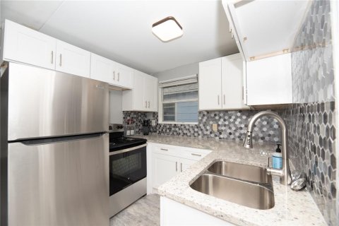 Casa en venta en Madeira Beach, Florida, 3 dormitorios, 200.67 m2 № 1535690 - foto 17