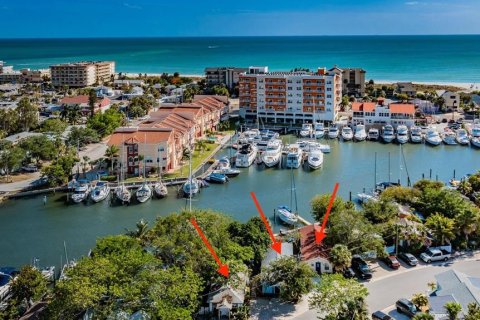 Casa en venta en Madeira Beach, Florida, 3 dormitorios, 200.67 m2 № 1535690 - foto 1