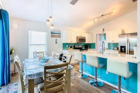 House in Davenport, Florida 4 bedrooms, 155.33 sq.m. № 1203843 - photo 7