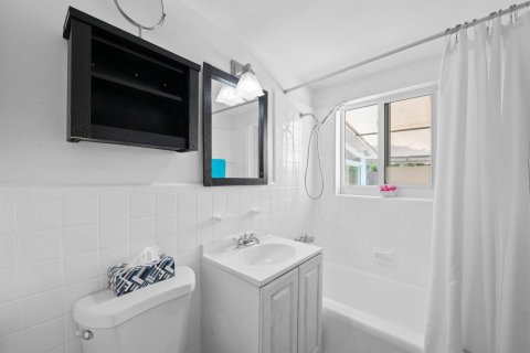Casa en venta en Fort Lauderdale, Florida, 3 dormitorios, 133.69 m2 № 2382742 - foto 19