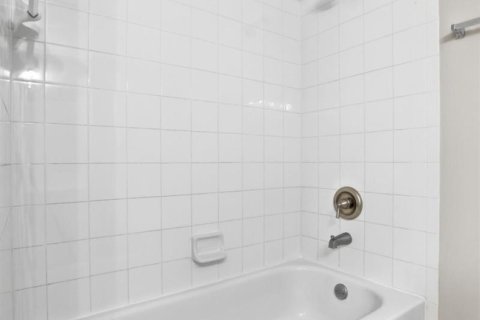 Copropriété à vendre à Tequesta, Floride: 2 chambres, 92.07 m2 № 2389874 - photo 18