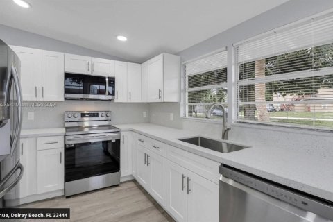House in Delray Beach, Florida 3 bedrooms, 116.13 sq.m. № 2251509 - photo 5